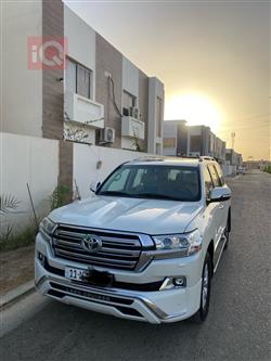 تۆیۆتا لاند کروزەر